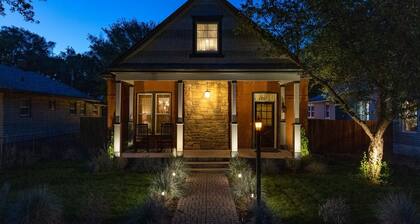 Stunning Vintage Victorian-Era Cottage - Walk to train/river/park/downtown.