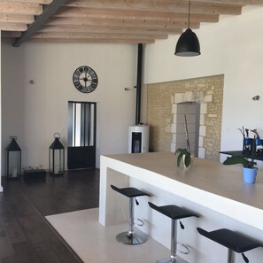 المنشأة من الداخل