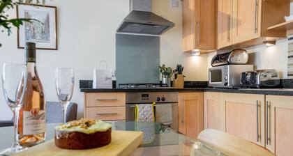 Lovely ground floor apartment near Museum Gardens