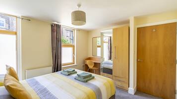 2 bedrooms, iron/ironing board, Internet