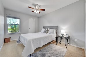 2 camere, una scrivania, ferro/asse da stiro, Wi-Fi gratuito