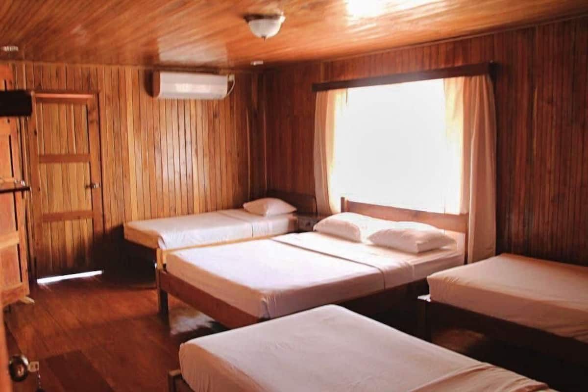 Habitación cuádruple | Ropa de cama