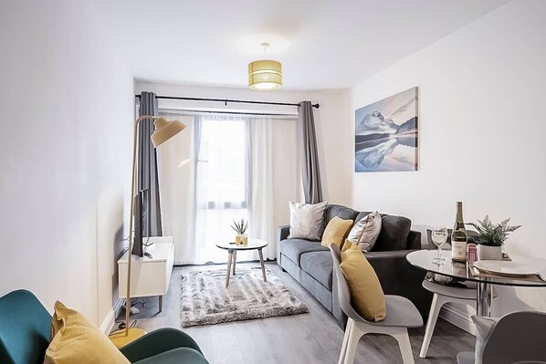 Interior - Luxury 2 Bedroom Town Centre (Cheltenham)