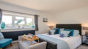 4 bedrooms, iron/ironing board, travel crib, WiFi - Luxurious Villa - Hot Tub - Garden - 3 Bath - Pets (Horning)