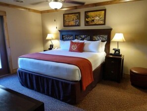 2 bedrooms, in-room safe, desk, iron/ironing board