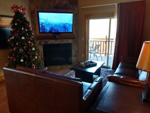 Smart TV, chimenea, videojuegos y reproductor de DVD