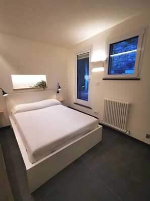 3 bedrooms, in-room safe, iron/ironing board, free WiFi