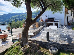 Outdoor dining - Medieval rustic with garden and wonderful sea view (Portovenere)