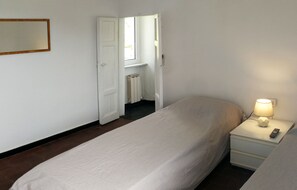 In-room safe, iron/ironing board, free WiFi, bed sheets - Medieval rustic with garden and wonderful sea view (Portovenere)
