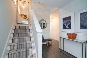 Interior - Elevate your New England beach retreat experience - Mystic / Foxwoods / Mohegan (Groton)
