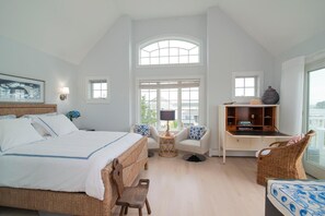 4 bedrooms, desk, iron/ironing board, travel cot - Elevate your New England beach retreat experience - Mystic / Foxwoods / Mohegan (Groton)