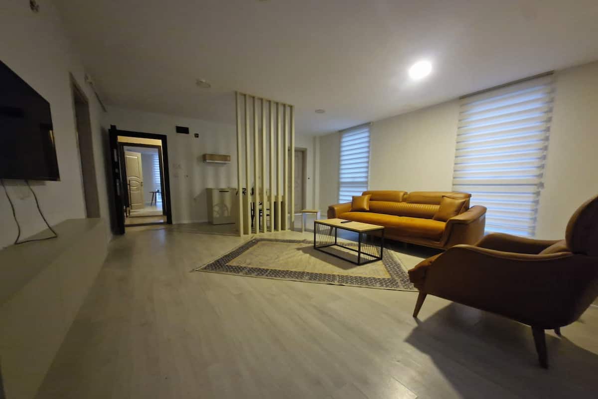 1 bedroom, Egyptian cotton sheets, premium bedding, Select Comfort beds
