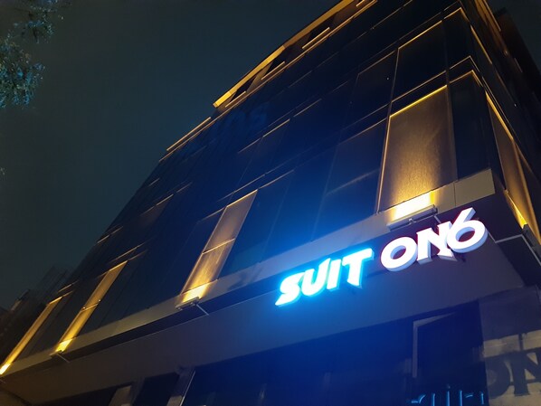 Front of property - evening/night