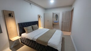 Comfort Suite | 1 bedroom, Egyptian cotton sheets, premium bedding, Select Comfort beds