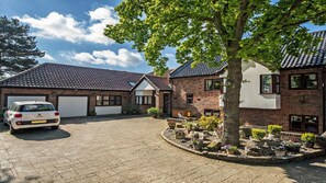 Exterior - Private Villa - Hot Tub - Garden - Pets OK (Horning)