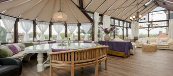 Private Villa - Hot Tub - Garden - Pets OK