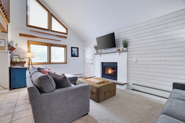 Smart TV, fireplace, toys, books