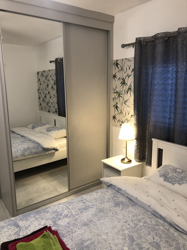 Comfort Apartment | 1 bedroom, in-room safe, laptop workspace, iron/ironing board - Quiet & Homey near Beach (Bat Yam)