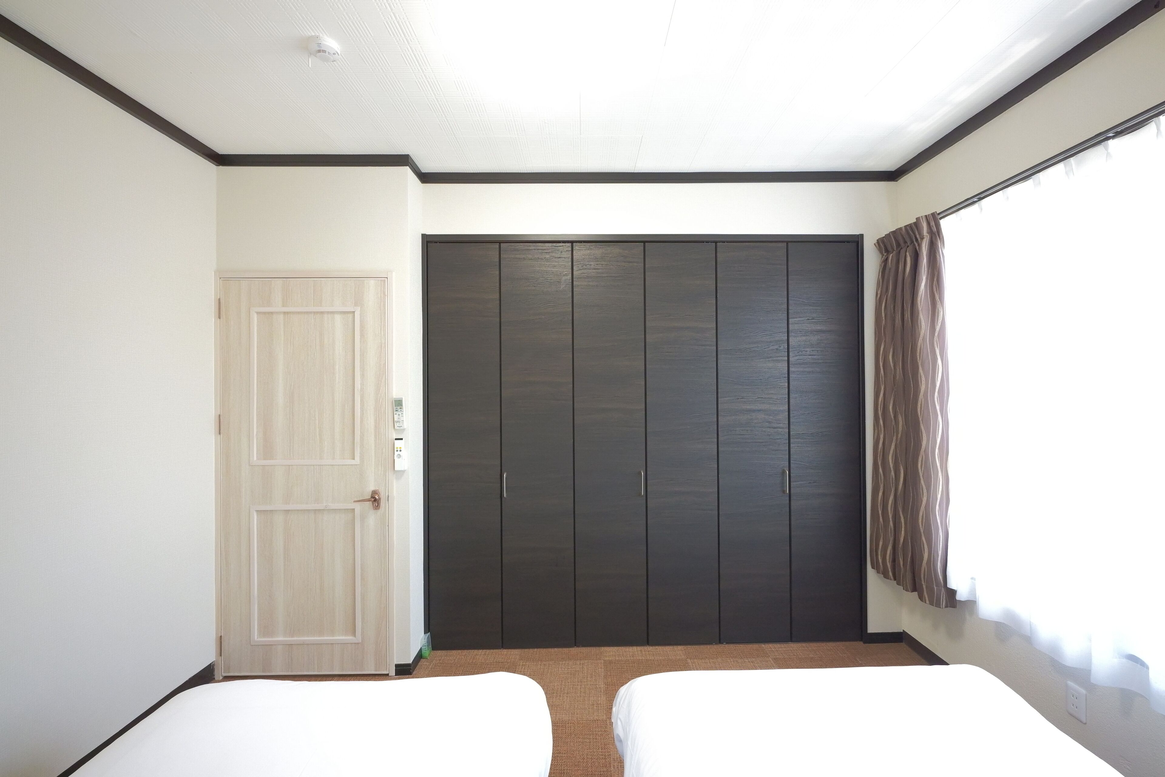 บ้านพัก, 2 ห้องนอน, ปลอดบุหรี่ (Private Vacation, b/yard, up to 10ppl) | 2 ห้องนอน, Wi-Fi ฟรี, ผ้าปูที่นอน