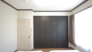 Nhà, 2 phòng ngủ, không hút thuốc (Private Vacation, b/yard, up to 10ppl) | 2 phòng ngủ, truy cập Internet không dây miễn phí, bộ trải giường 