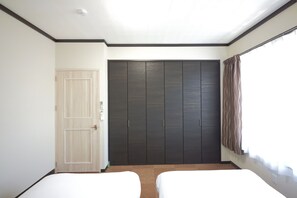 Casa, 2 habitaciones, para no fumadores (Private Vacation, b/yard, up to 10ppl) | 2 habitaciones, wifi gratis y ropa de cama 