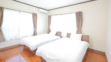 Casa, 2 habitaciones, para no fumadores (Private Vacation, b/yard, up to 10ppl) | 2 habitaciones, wifi gratis y ropa de cama