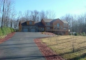 Exterior - Cozy Log Home Sleeps 10 (Mchenry)