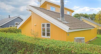 Cozy home in Hemmet with kitchen