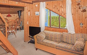 TV, fireplace, DVD player - Cozy home in Hemmet with kitchen (Hemmet)