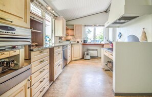 Kühlschrank, Herdplatte, Geschirrspüler