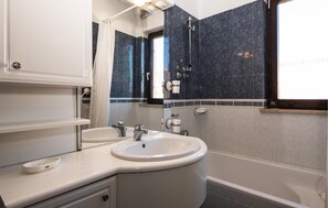 Bathtub