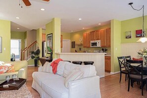 Smart TV, fireplace, video games, DVD player - Bear Trap / Bethany Beach Retreat (Ocean View)