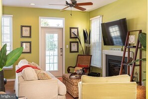 Smart TV, fireplace, video games, DVD player - Bear Trap / Bethany Beach Retreat (Ocean View)