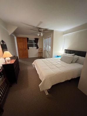 1 bedroom, desk, iron/ironing board, free WiFi - Cold Spring Farm Milk House  Apt.- Colgate & Hamilton College (Hubbardsville)