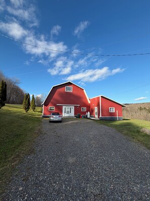 Exterior - Cold Spring Farm Milk House  Apt.- Colgate & Hamilton College (Hubbardsville)