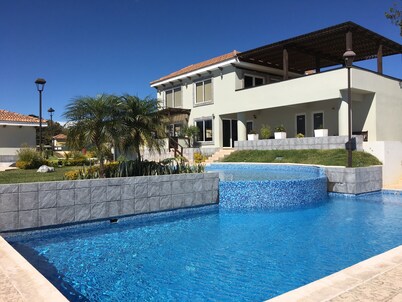 3 POOLS-Gated-24Hr Security-Guatemala-Carretera a El Salvador CA1 & new Carr VAS