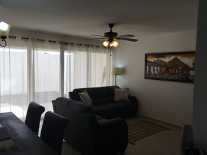 Smart-TV, Musikbibliothek, Stereoanlage