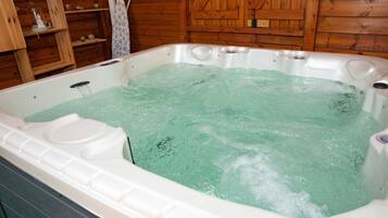 Indoor spa tub
