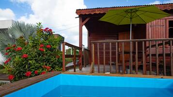 6 outdoor pools