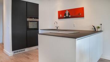 Réfrigérateur, plaque de cuisson, lave-vaisselle, cafetiÚre/bouilloire