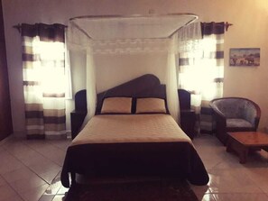 Ferros/tábuas de passar roupa, Wi-Fi, roupa de cama