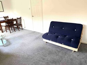 Living area - Lovely Flat next to Riven Close to Heathrow (Staines)