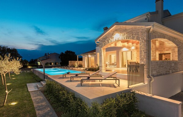 Outdoor pool, sun loungers