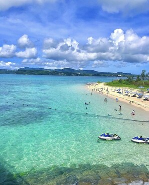 On the beach, white sand - Stäy Hotel (Nago)