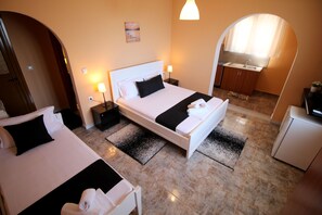 Basic Apartment | Frette Italian sheets, premium bedding, down duvets, memory-foam beds - Jericho rooms (Sarandë)