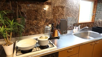 Nhà, 3 phòng ngủ | Bếp riêng | Tủ lạnh, lò vi sóng, bếp nấu, ấm điện