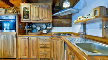 Réfrigérateur, plaque de cuisson, lave-vaisselle, cafetiÚre/bouilloire