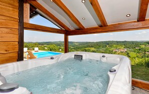 Bain à remous extérieur