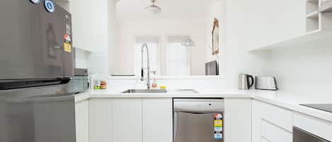 Family Apartment | Private kitchen | Fridge, microwave, oven, stovetop