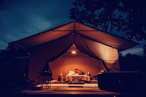 Front of property – evening/night - Glamping La Finca (Sutamarchán)